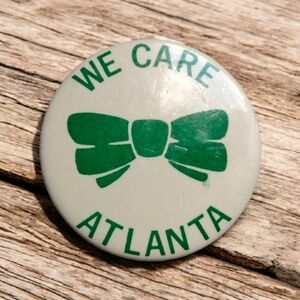 Vintage 1960s-1970s "We Care Atlanta" Green Bow Pinback ButtonRare 2.5"